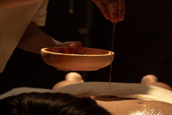 Abhyanga massage